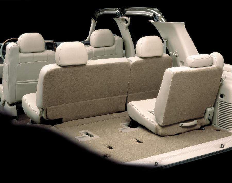  Cadillac Escalade 2002 года  (фото 31 из 47)